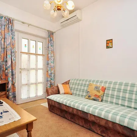 Apartment Mz Seget Donji
